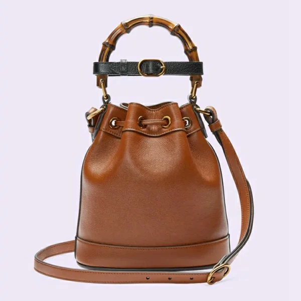 GUCCI Diana Mini Bucket Bag - Brunt læder